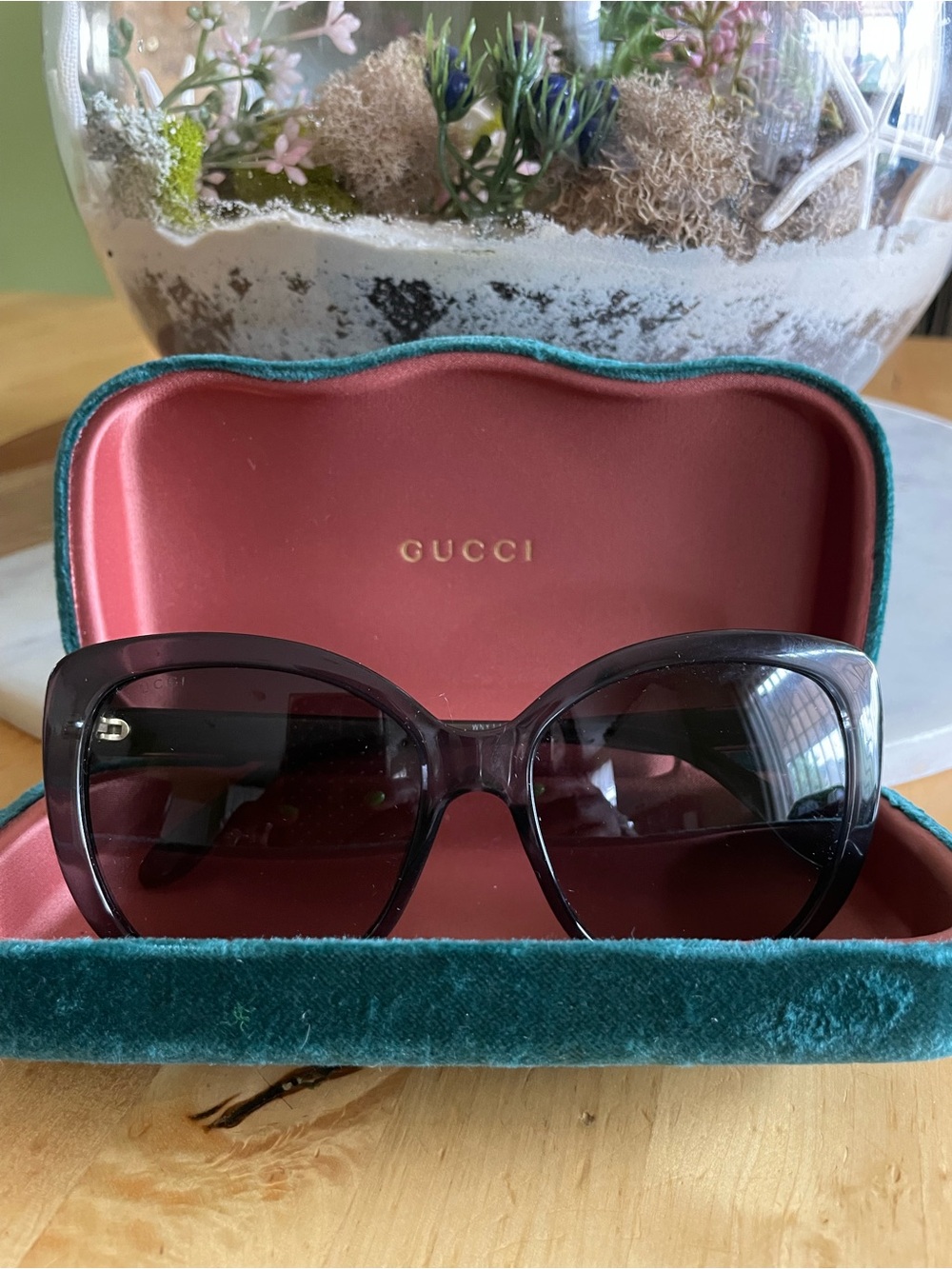 Gucci Black Oversized Women's Sunglasses - Classic UV Protection - Picture 4 of 7